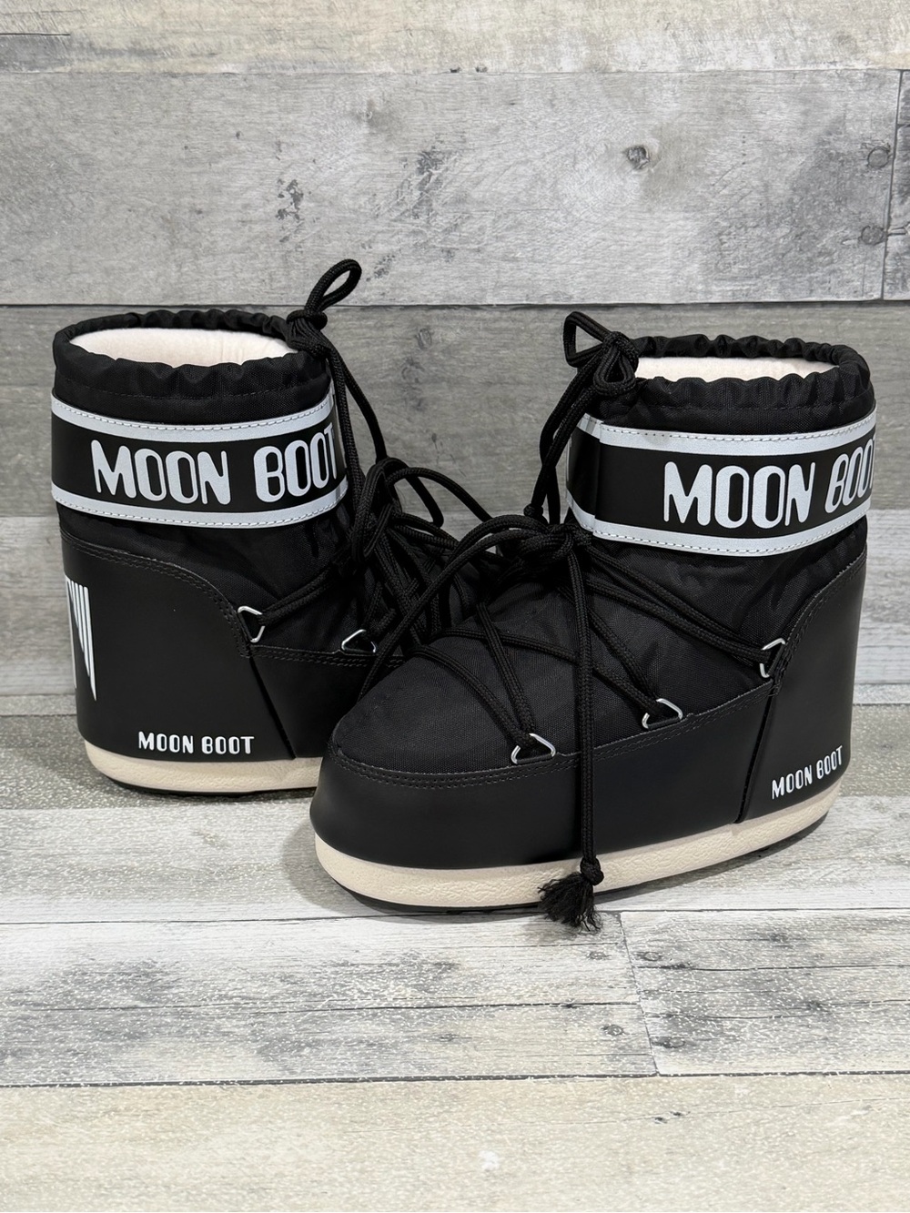 MOON BOOT ICON LOW NYLON BOOTS IN BLACK - SIZE - 3/4.5 .US WOMENS